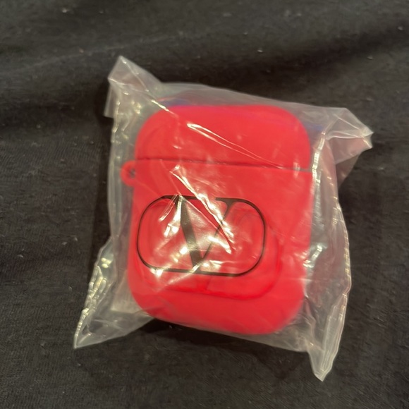 VALENTINO EARPOD CASE - Picture 3 of 5